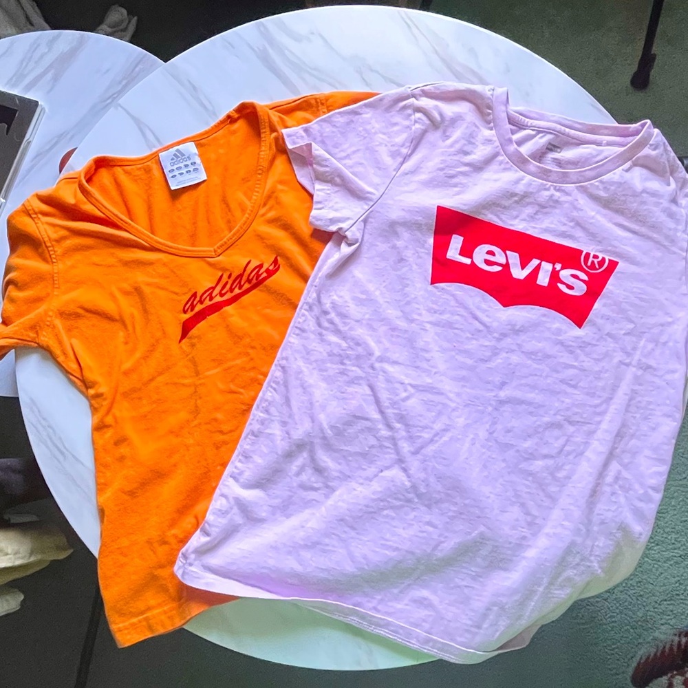 BUNDLE!🛍️ XS Levi’s/S Adidas T-Shirts